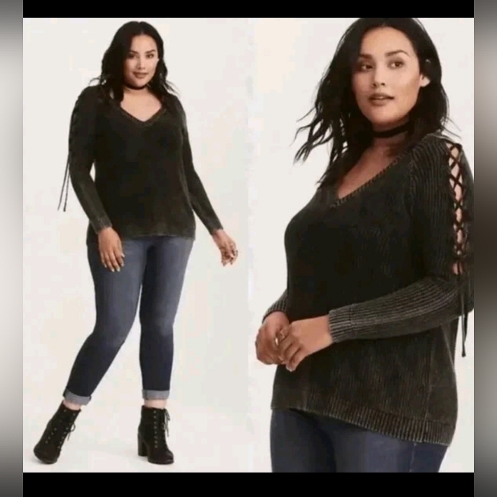 Torrid Women's 2X Washed Black Cold Shoulder Lace Up Sleeve V-Neck Sweater NWOT